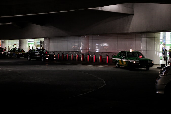 Exploring the Best Taxi Booking Services in Jaipur and Delhi