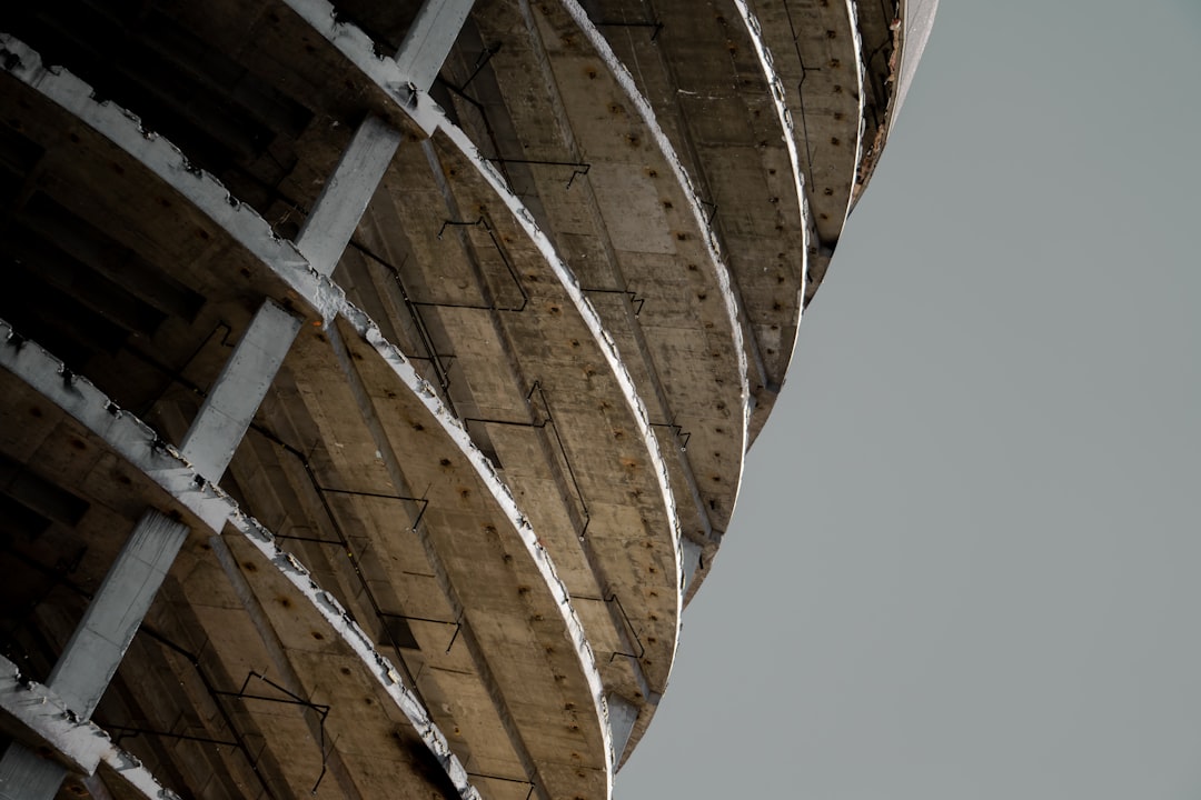 brown and white ferris wheel, 𝐋𝐞𝐚𝐧 𝐎𝐧 𝐄𝐦.<p></figure>👇😎🥃.