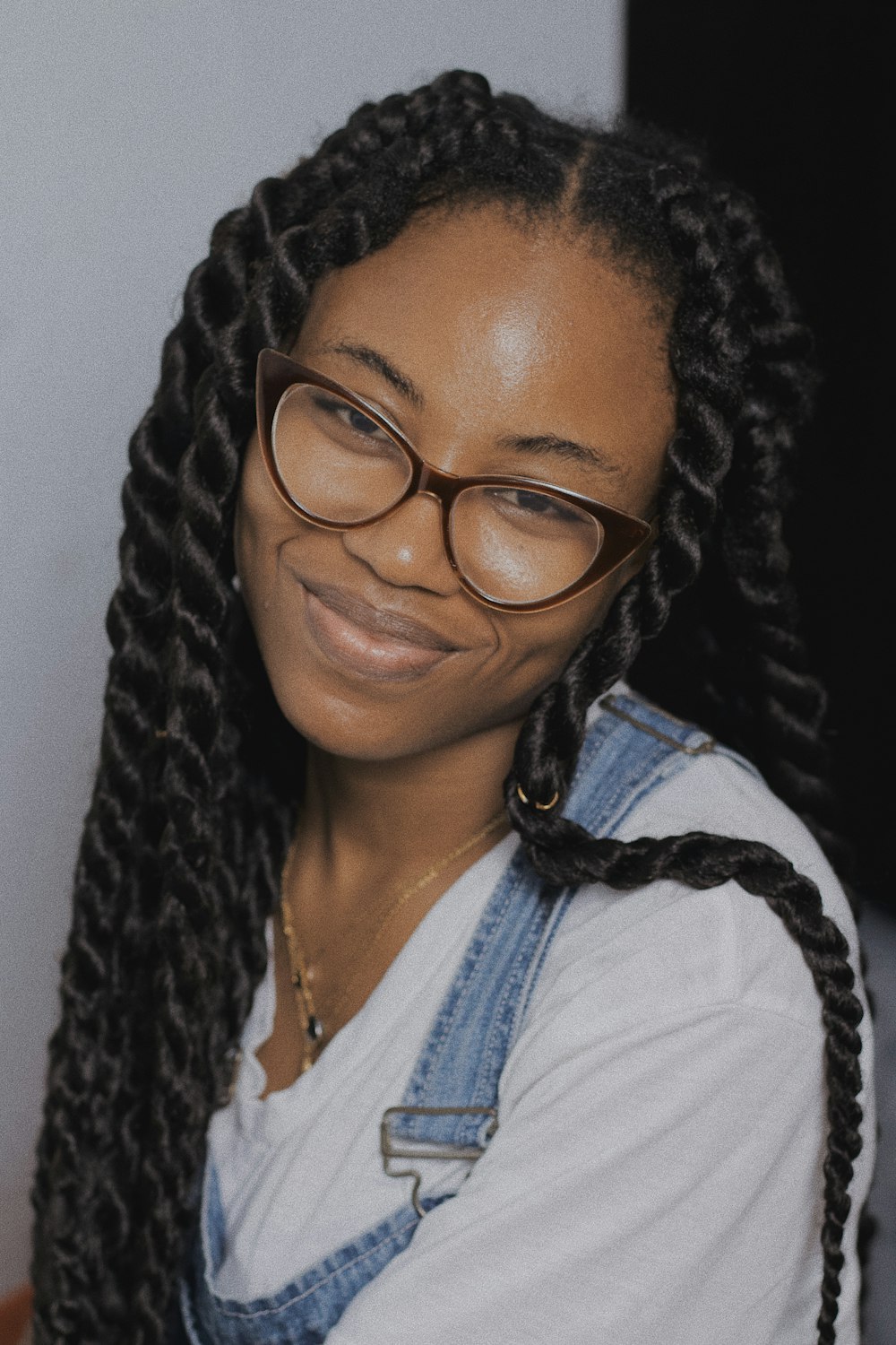 woman in white shirt wearing black framed eyeglasses