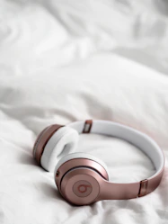 white and red beats by dr dre headphones