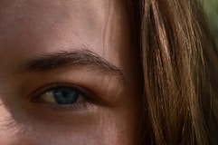 womans brown eyes and brown hair
