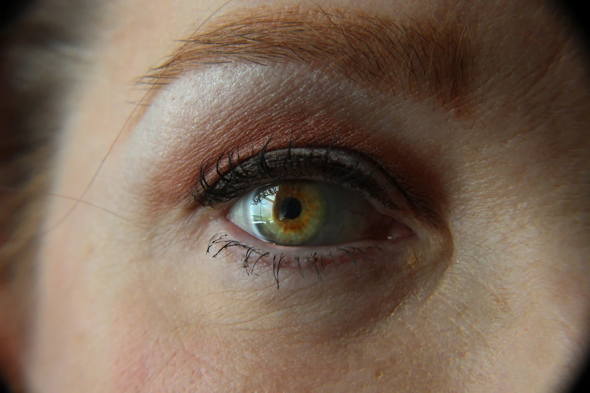 Ortho-K vs. Standard Contacts: Which Lens is Right for Your Lifestyle?