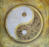 yin-yang blanc et doré