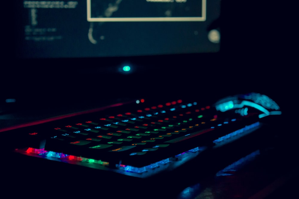 black computer keyboard on black table