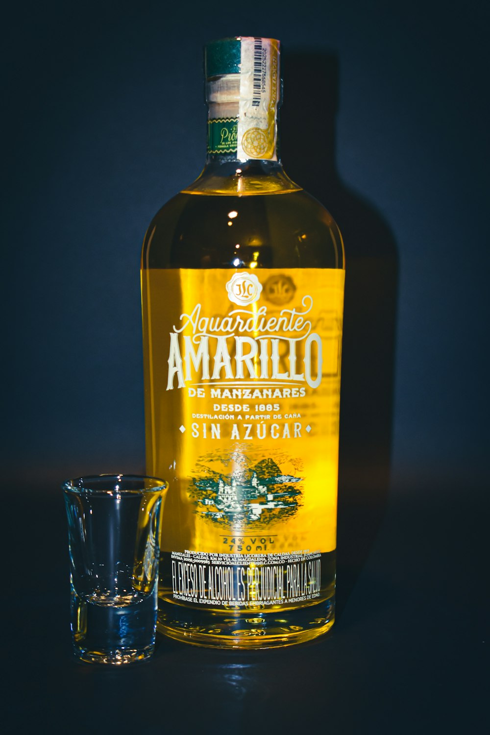 Bouteille d'or épicée Captain Morgan Original photo – Photo De l'alcool  Gratuite sur Unsplash