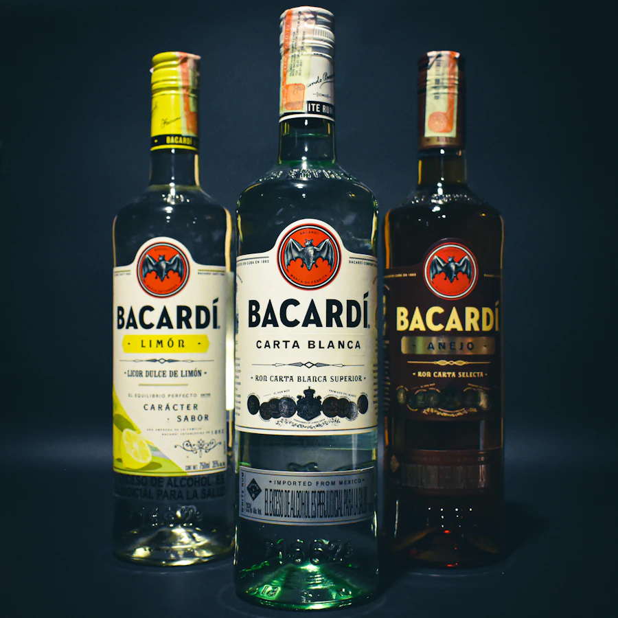 Cin fiyatları ve gin tonik rehberi için cin tonik bardağı görseli