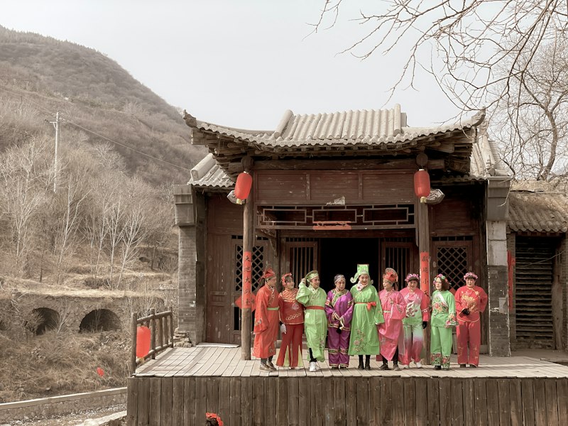 配图