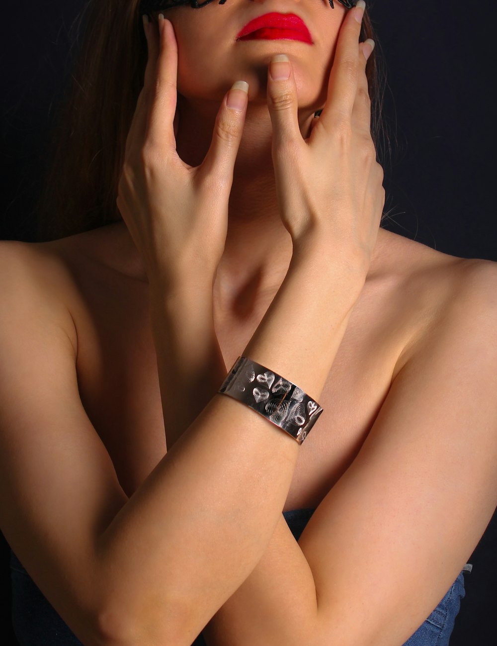 woman wearing silver ring with black gemstone