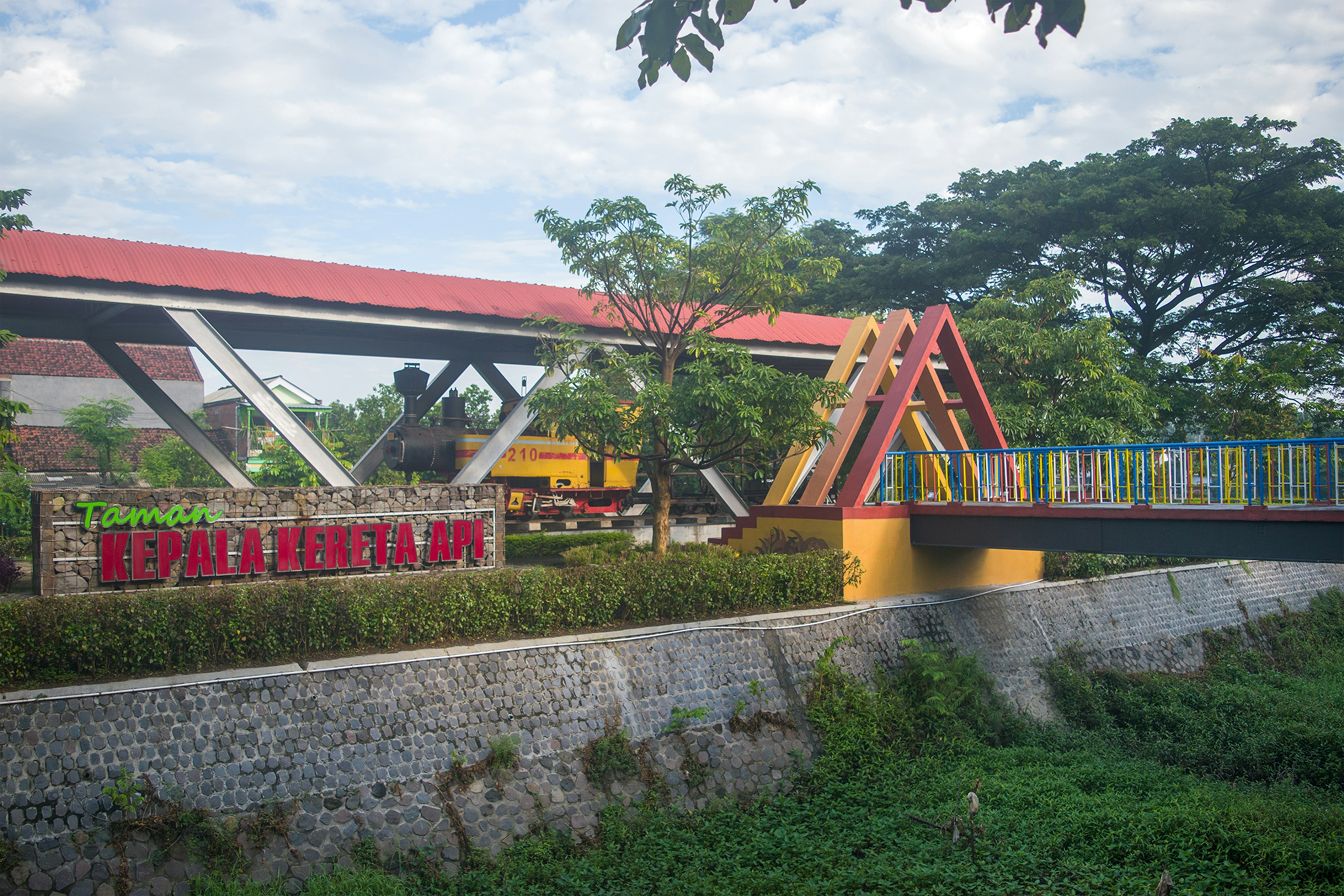 Menjelajahi Alun-Alun Kota Bandung: Destinasi Wisata yang Menarik