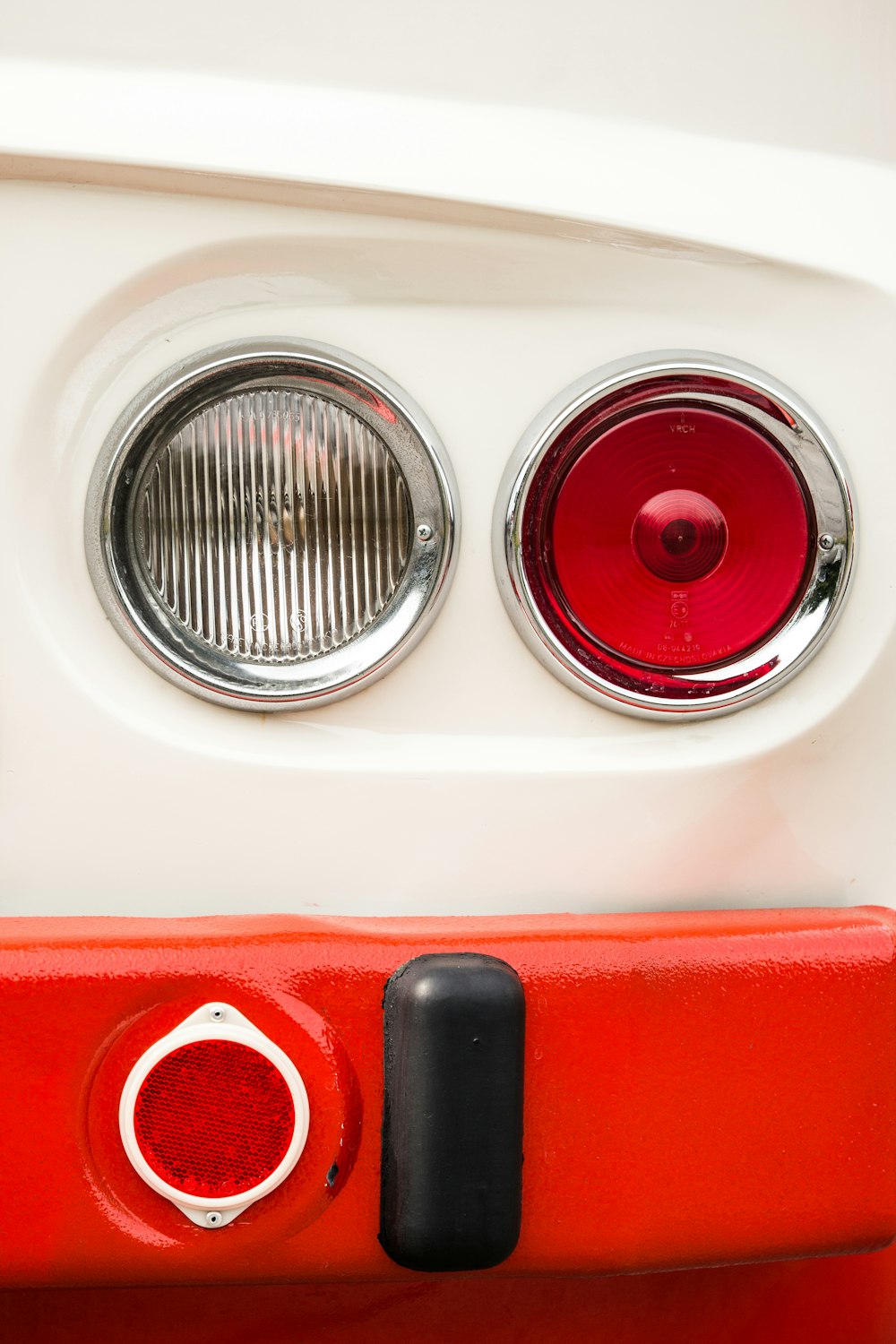 luz roja y negra del coche