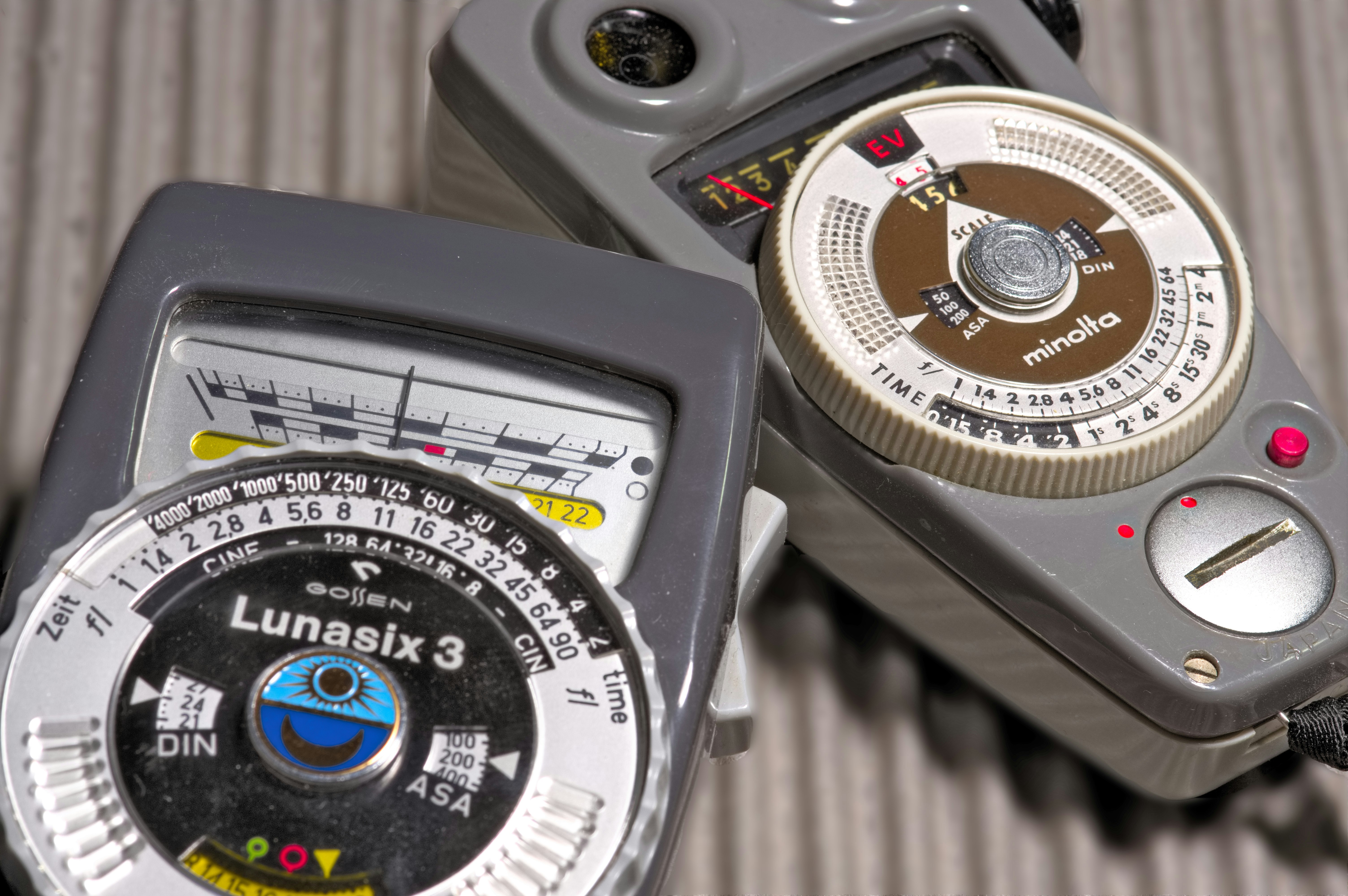 Appareil numérique gris et noir