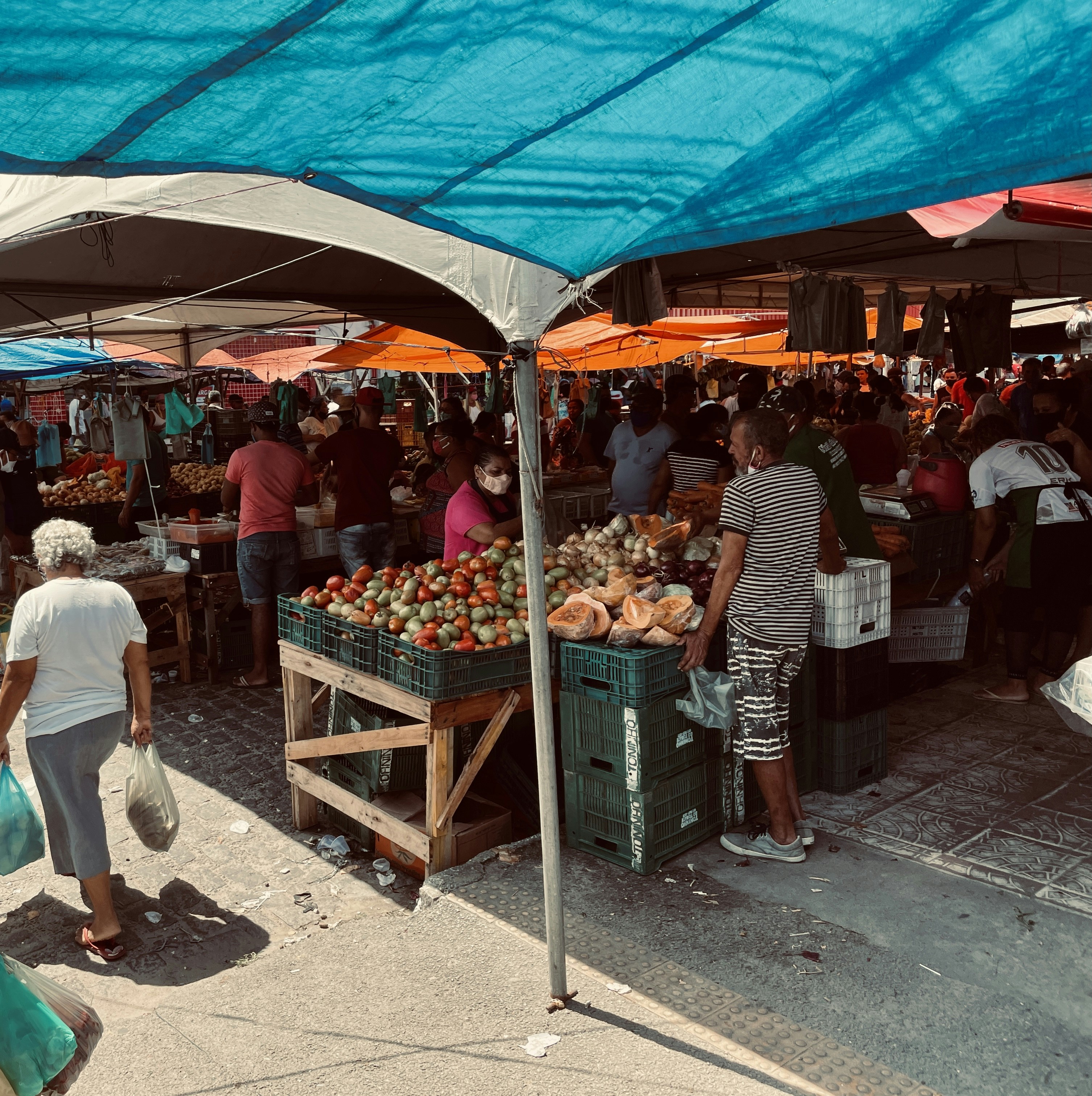 A lively street market in Constanța filled with local vendors and colorful produce.
