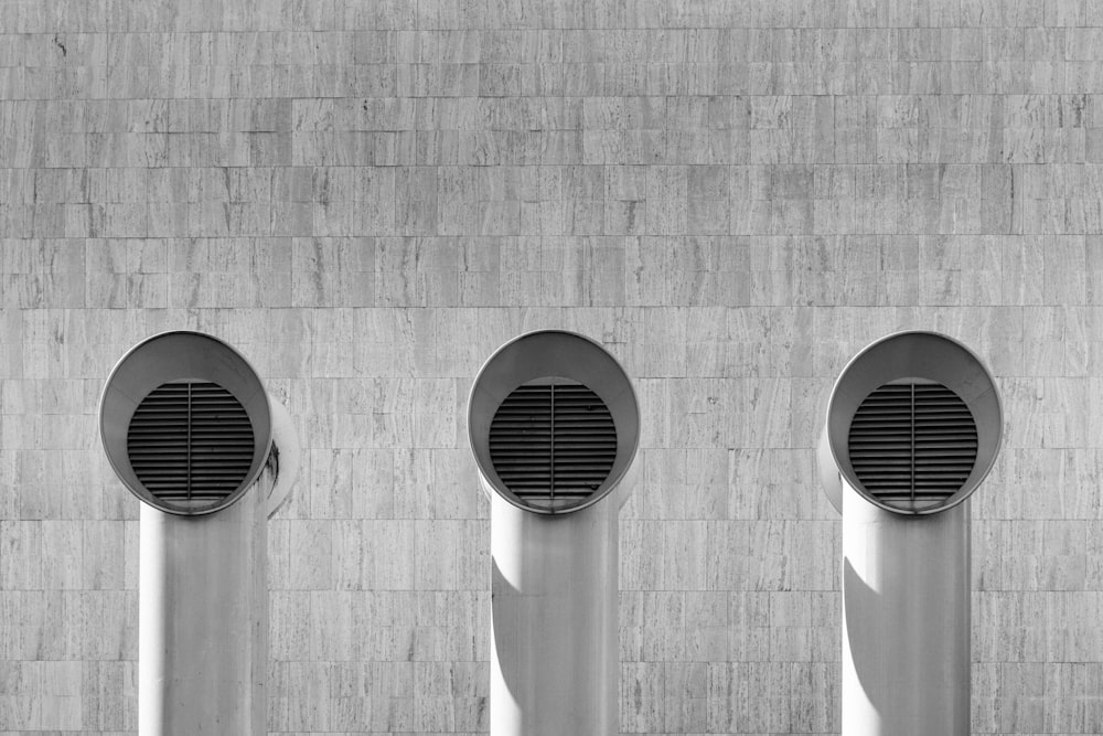 Photo en niveaux de gris d’un cadre métallique rond