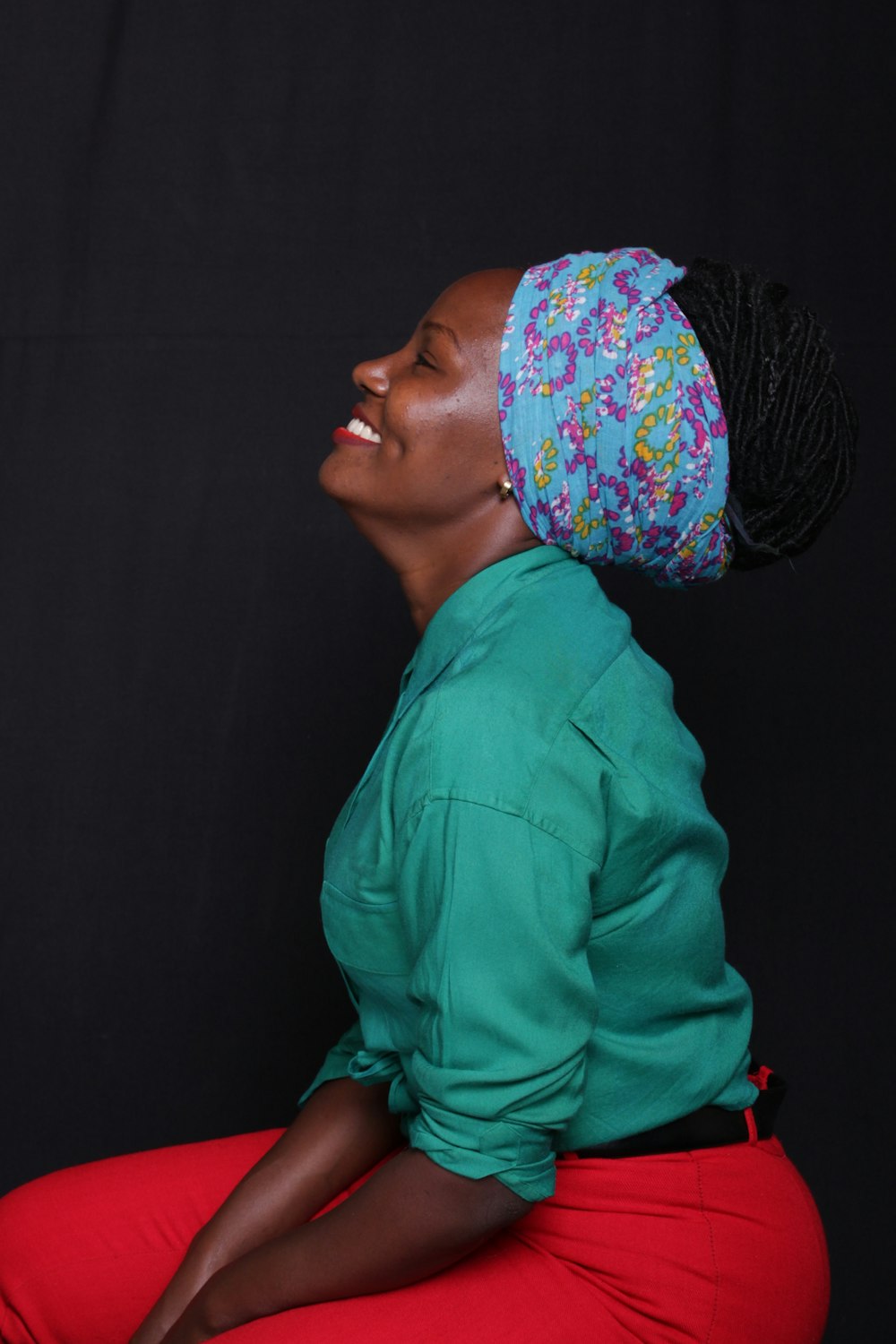 woman in green long sleeve shirt wearing blue and white floral headband