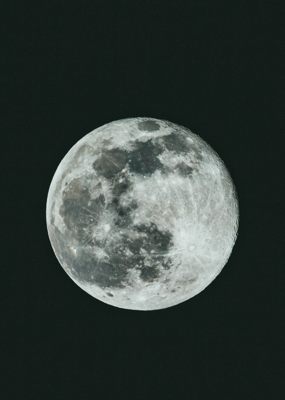 黒の背景に満月の写真 Unsplashで見つけるグレーの無料写真