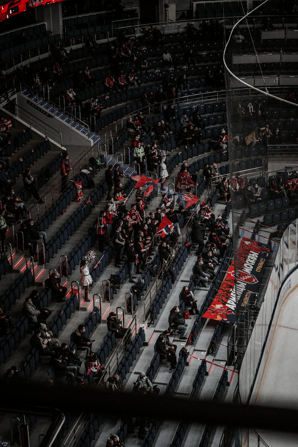 personnes dans un stade de hockey sur glace