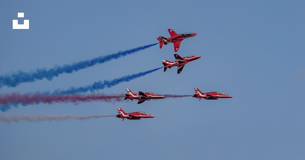 Four red jet planes in mid air photo – Free Uk Image on Unsplash