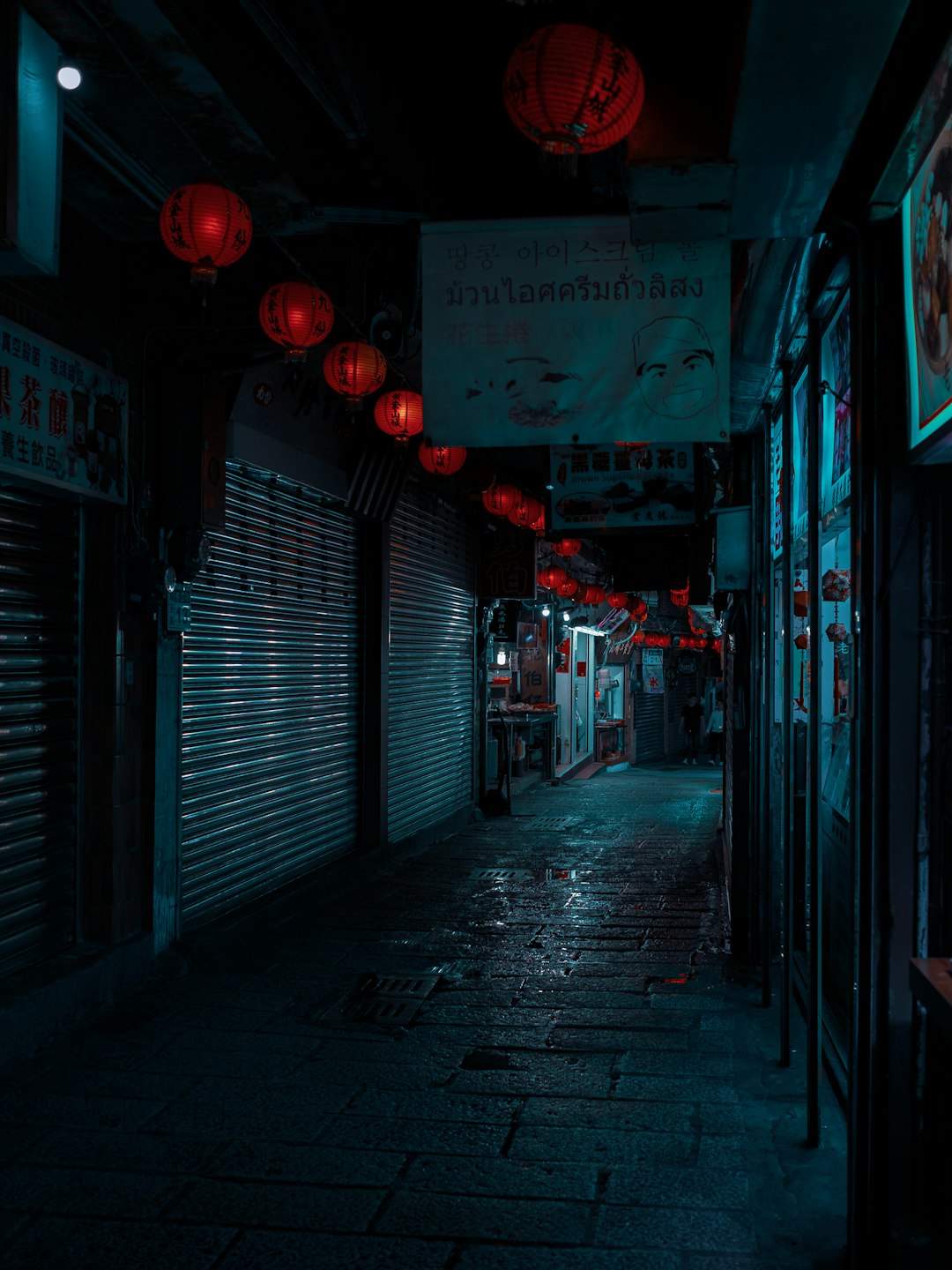 empty street with red light during night time