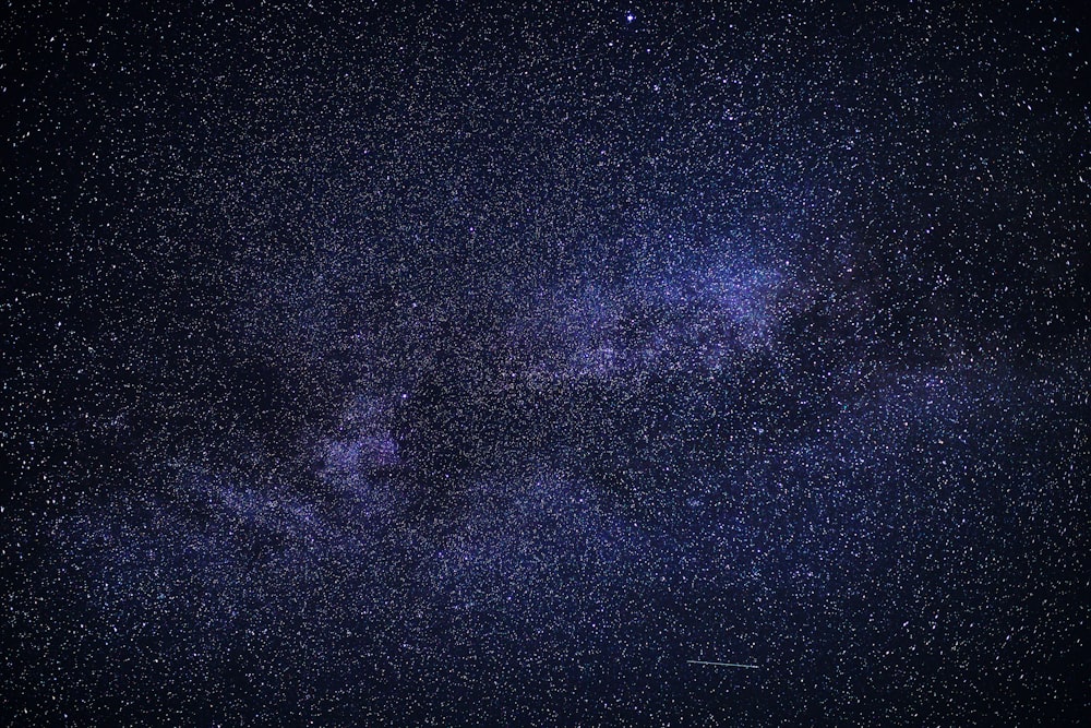 暗い夜の星空の写真 Unsplashで無料写真をダウンロードする