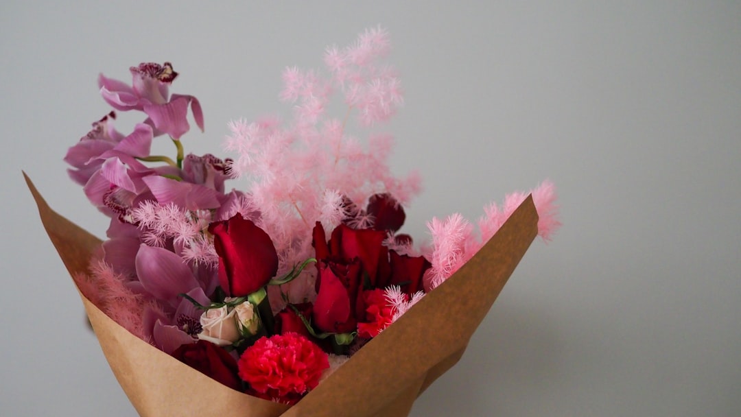 pink and white flower bouquet