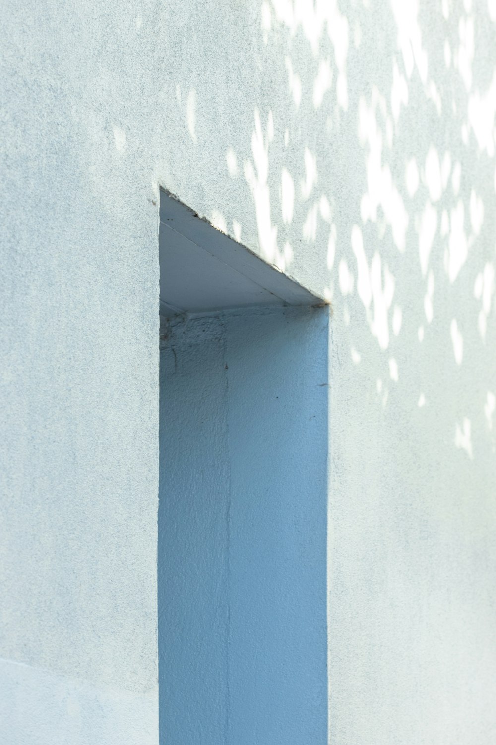 blue and white concrete wall