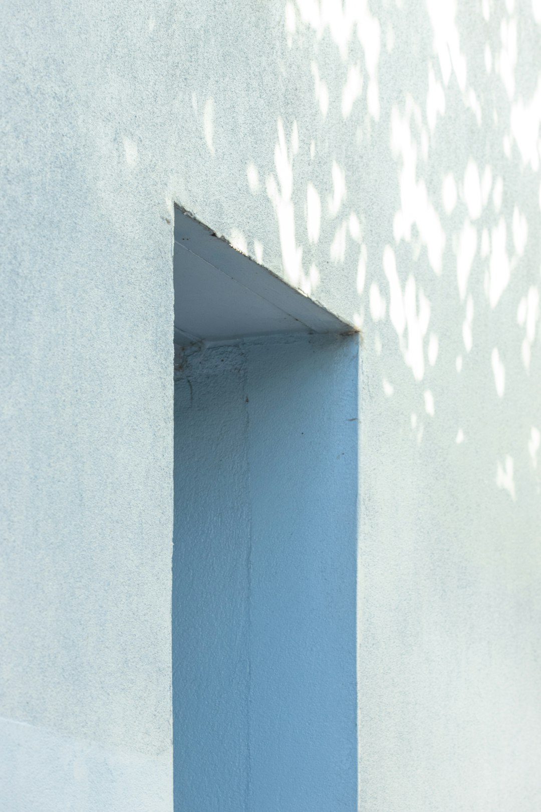 blue and white concrete wall