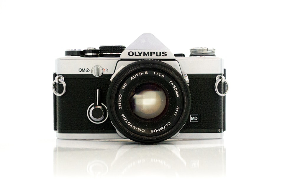 Fotocamera DSLR Canon nera e argento