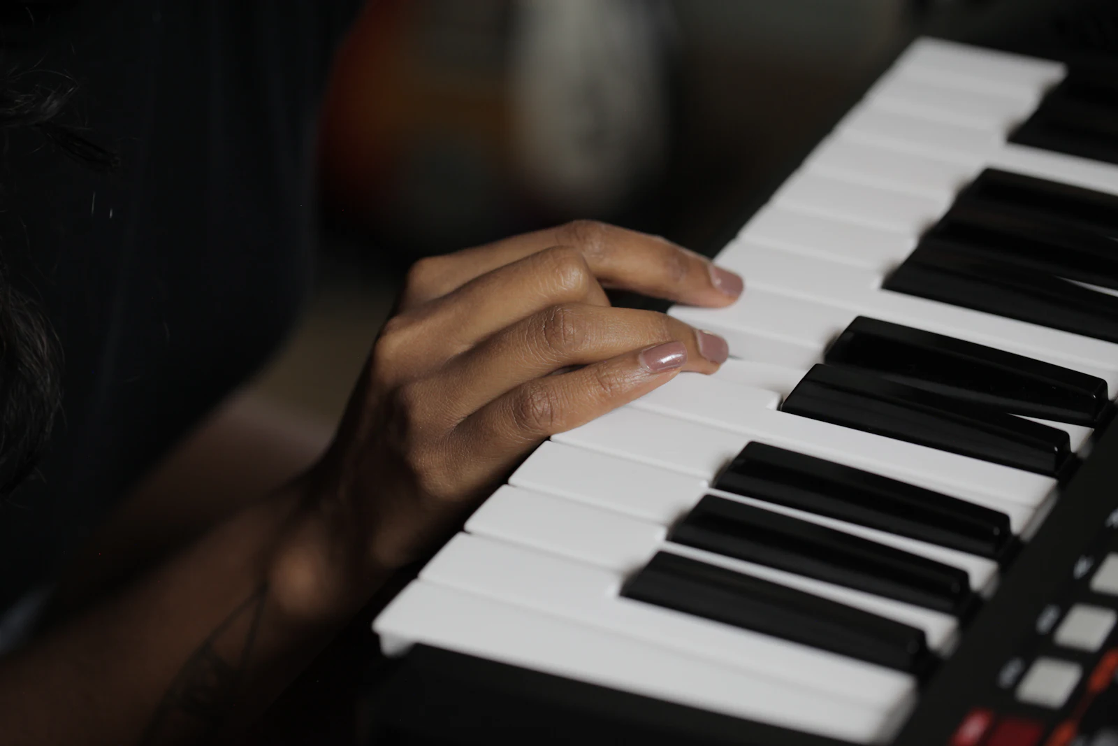 Playing the piano in daylight