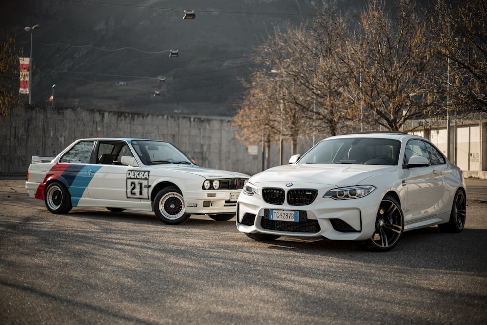 BMW M 3 bianca su strada durante il giorno