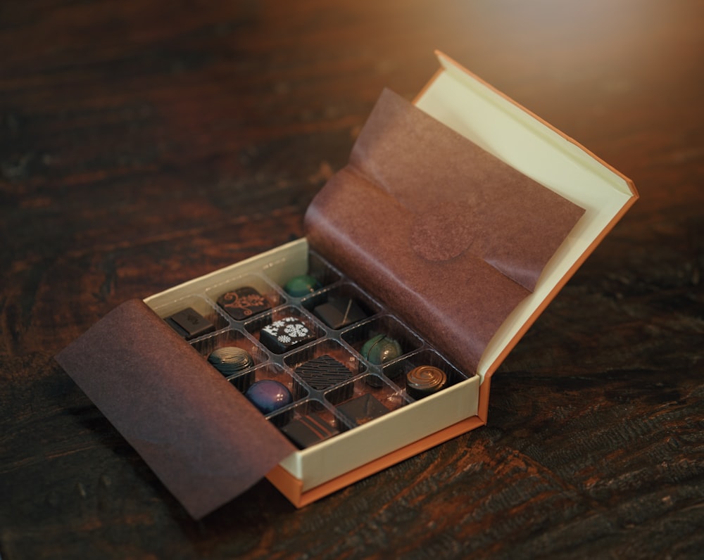 barras de chocolate na caixa marrom