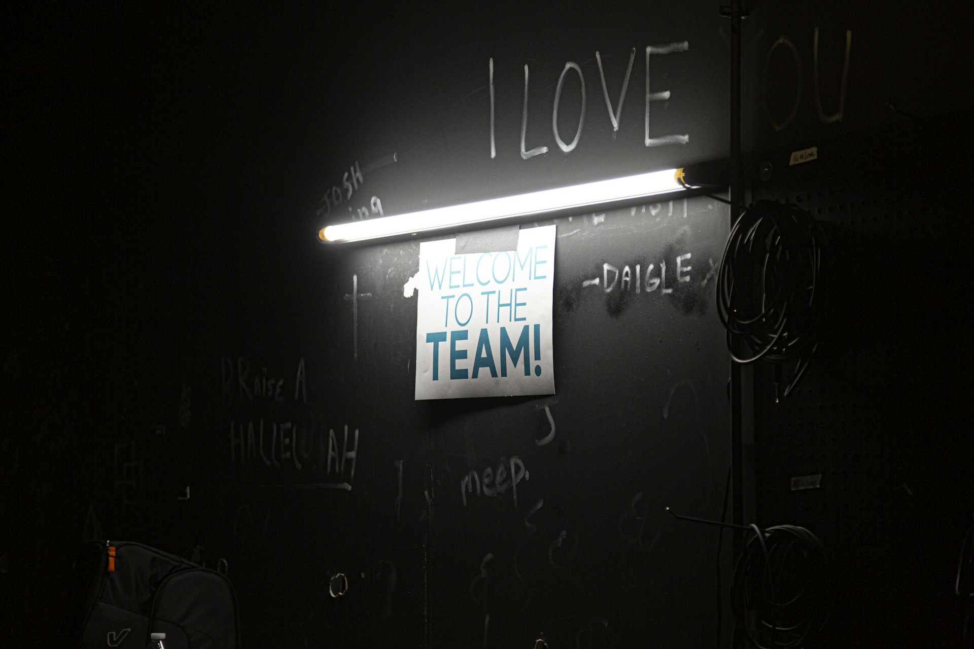 gray computer monitor