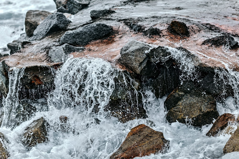 water waves hitting brown rock