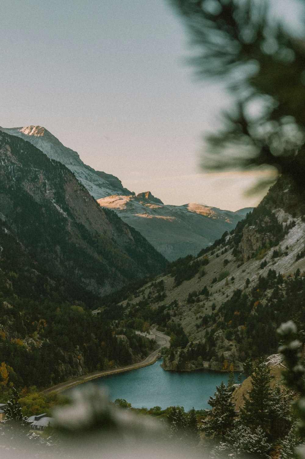 lake in the middle of mountains