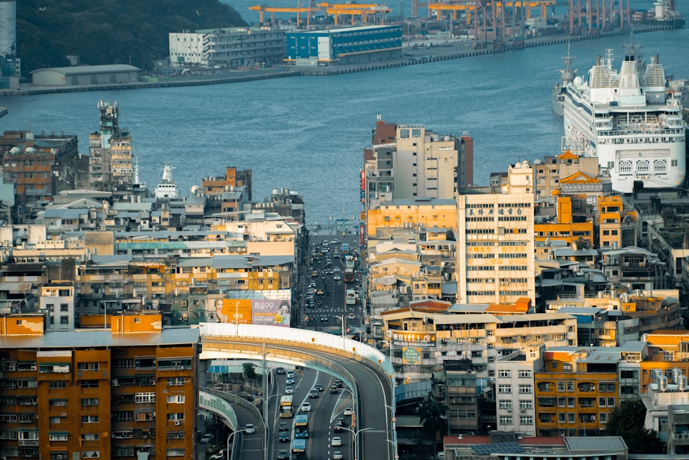 Vista aérea de los edificios de la ciudad durante el día