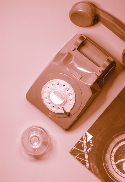 Aux origines du téléphone rose tel rose pas cher français avec ou