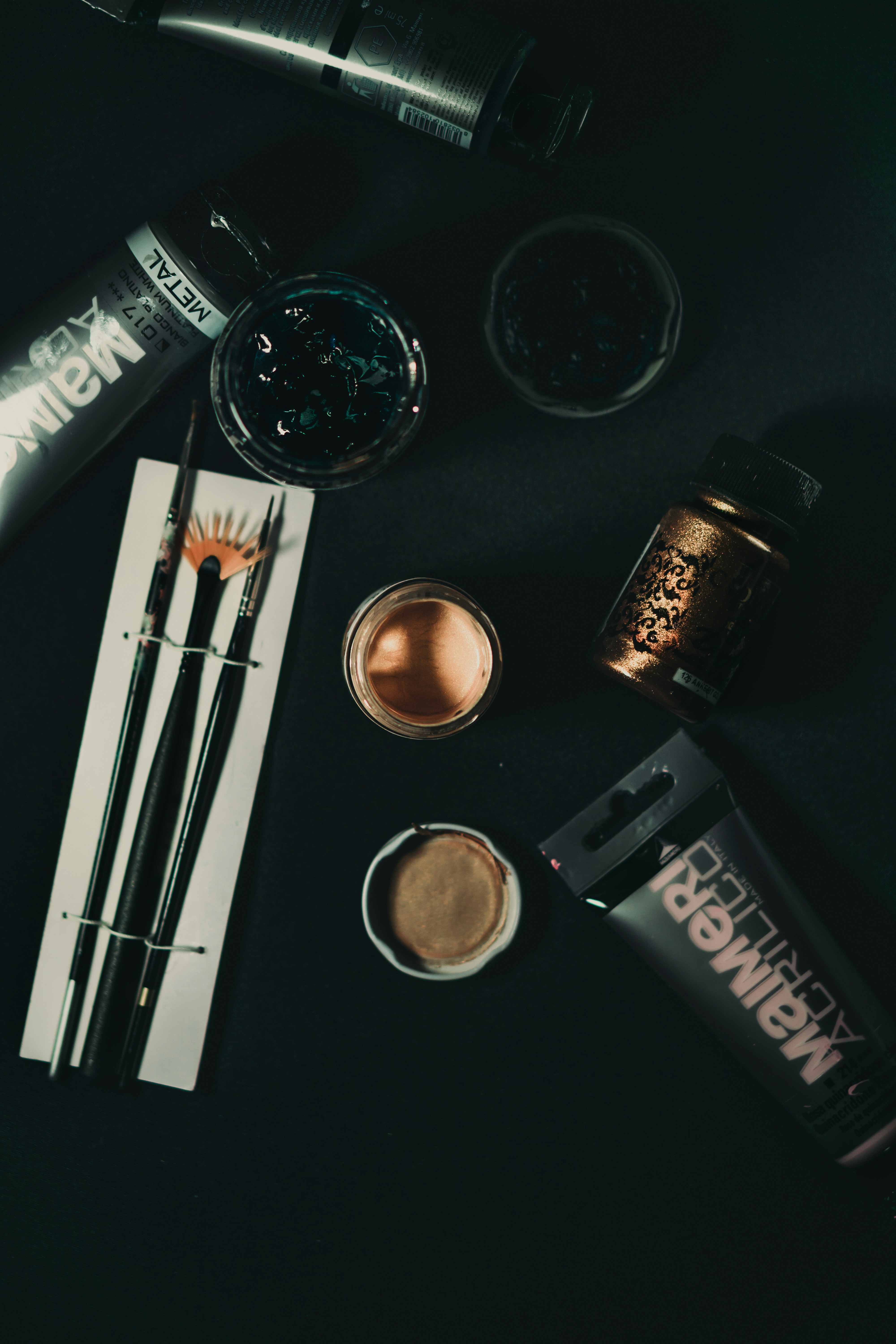 black and silver makeup brush