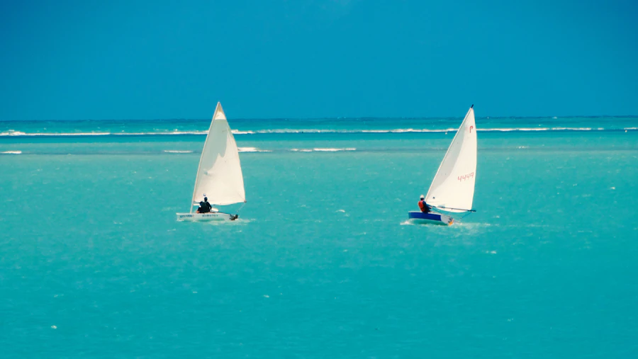 Barco à vela no mar de Maceió