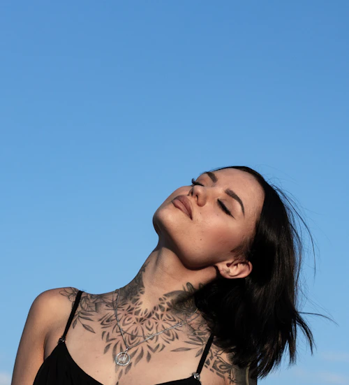 Tatuagem floral no braÃ§o