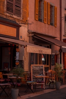 A charming café with outdoor seating.
