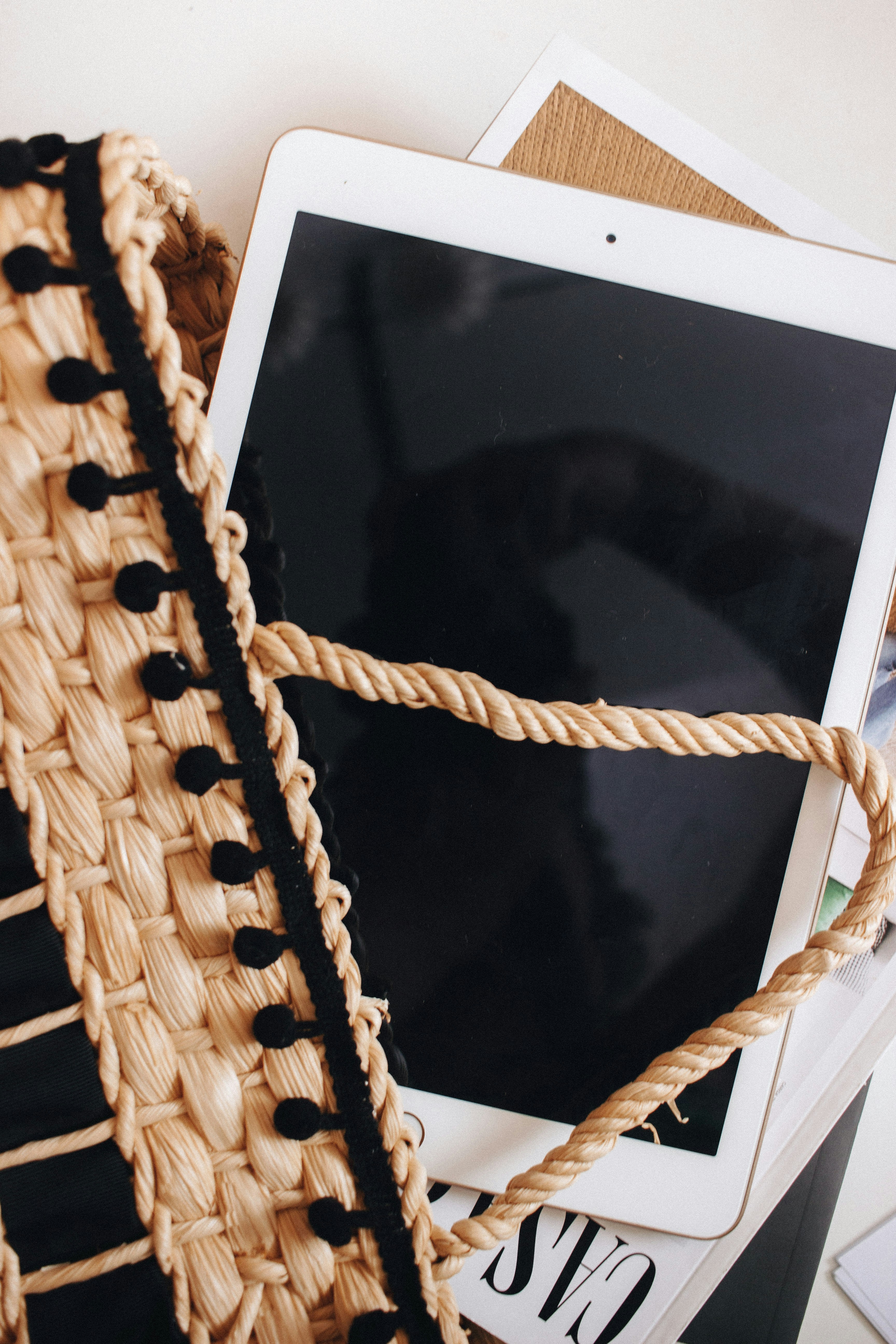 minimalist home office, wallpaper, Monochrome Home Office: Design Ideas 5