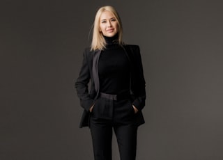 woman in black long sleeve shirt and black pants