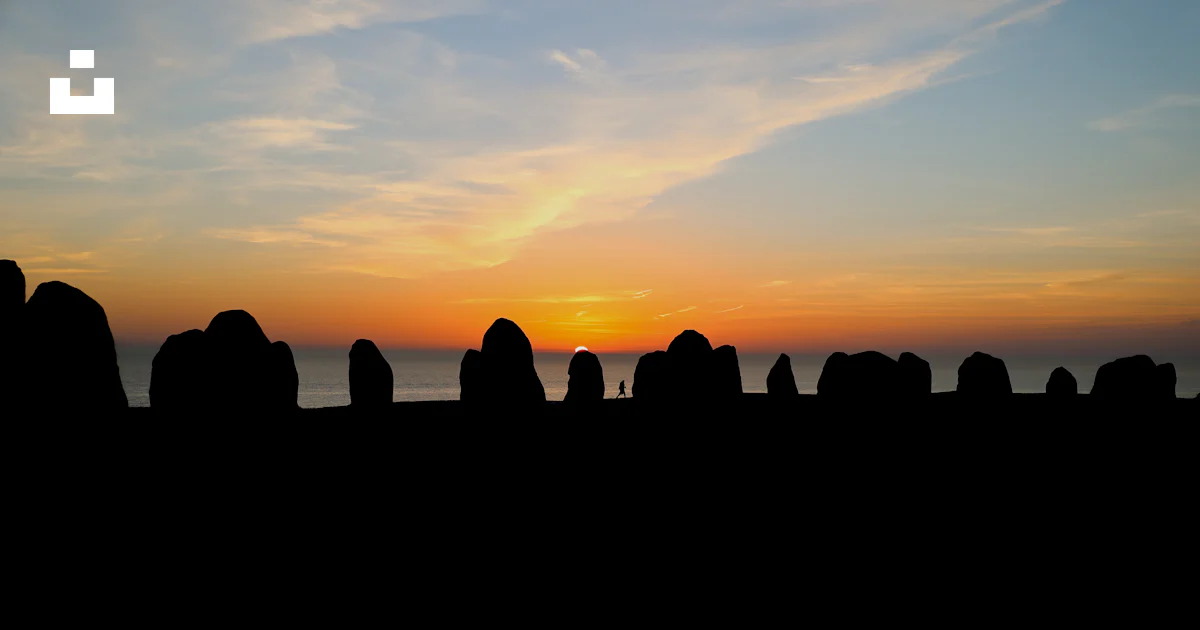 Silloet Rocks Silhouette of rocks during sunset photo – Free Ales stenar Image on ...