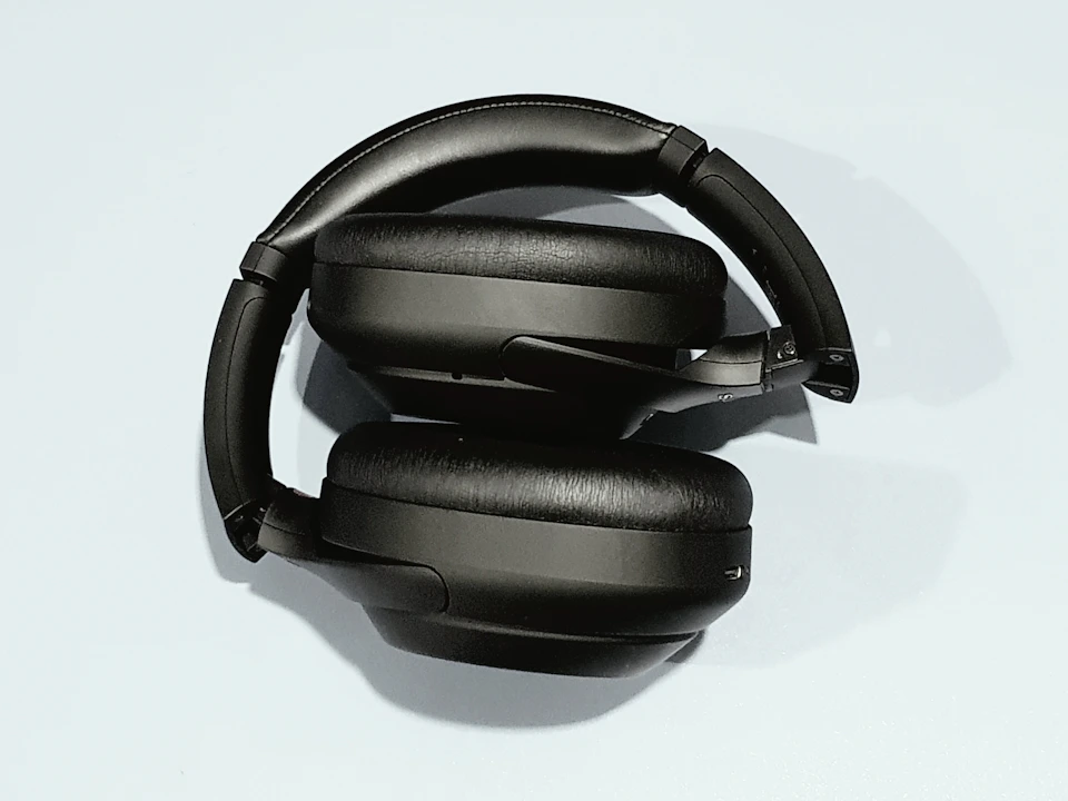 Sony WH-1000XM4 — independently licensed photograph
