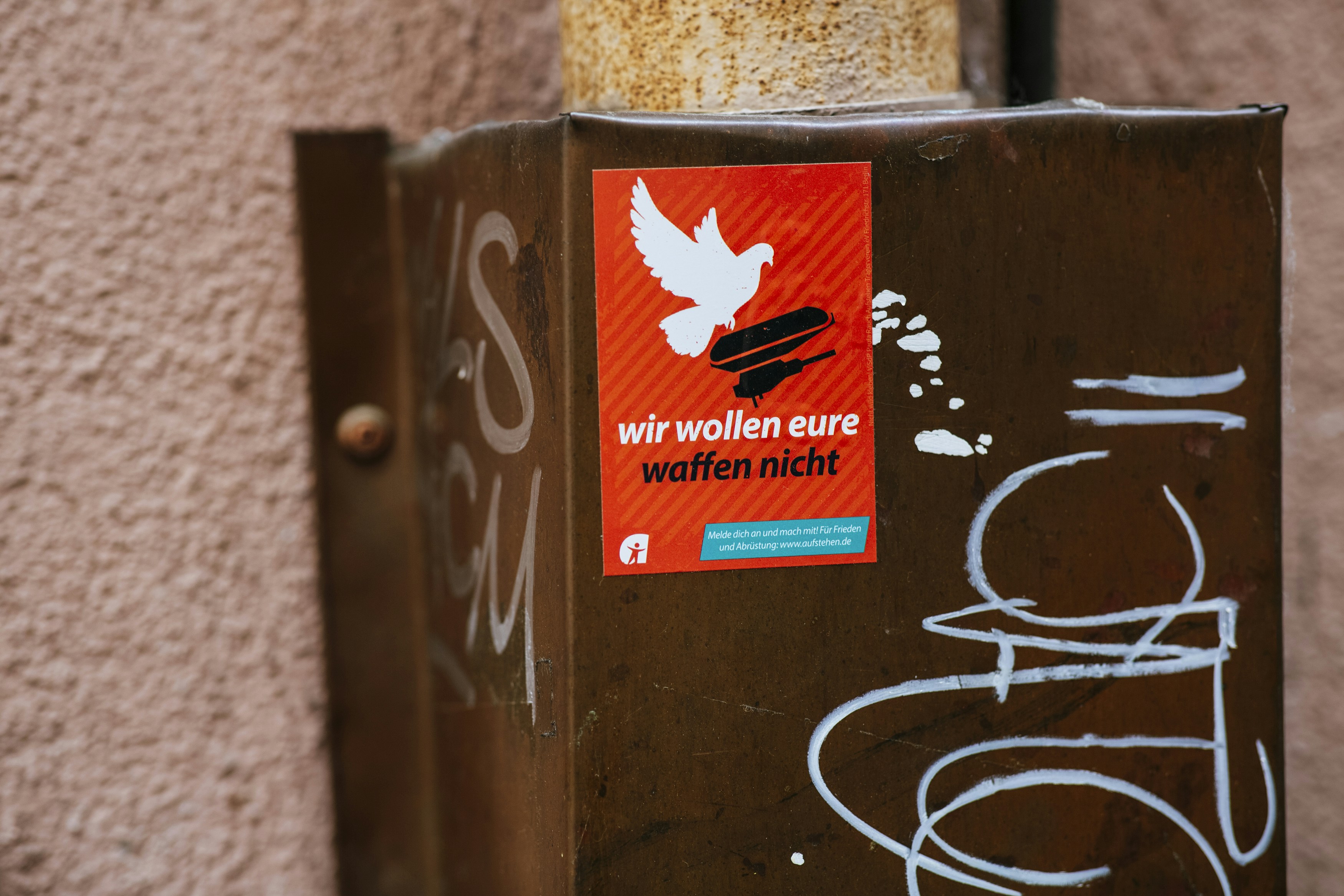 Armi e bambini: la nuova frontiera del marketing sui social media – La Voce  di New York, image size:3000x2000