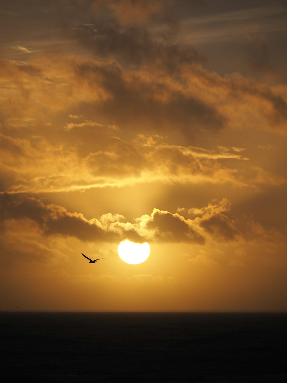 Soleil couchant sur les nuages