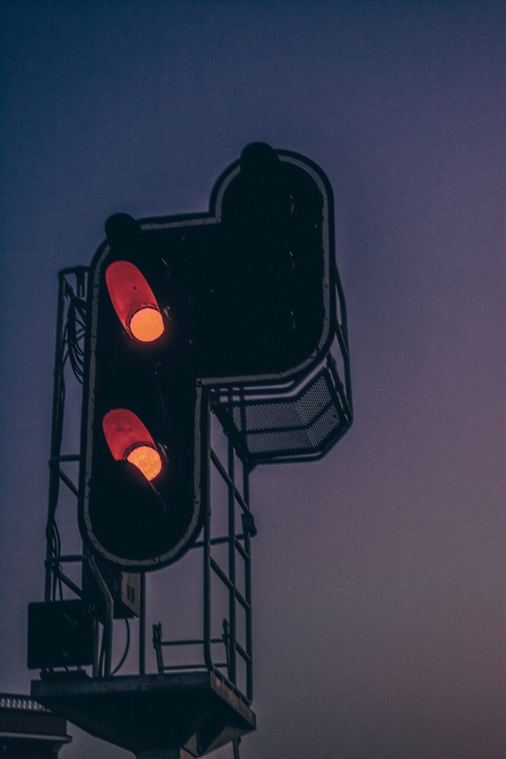 black traffic light turned on during night time