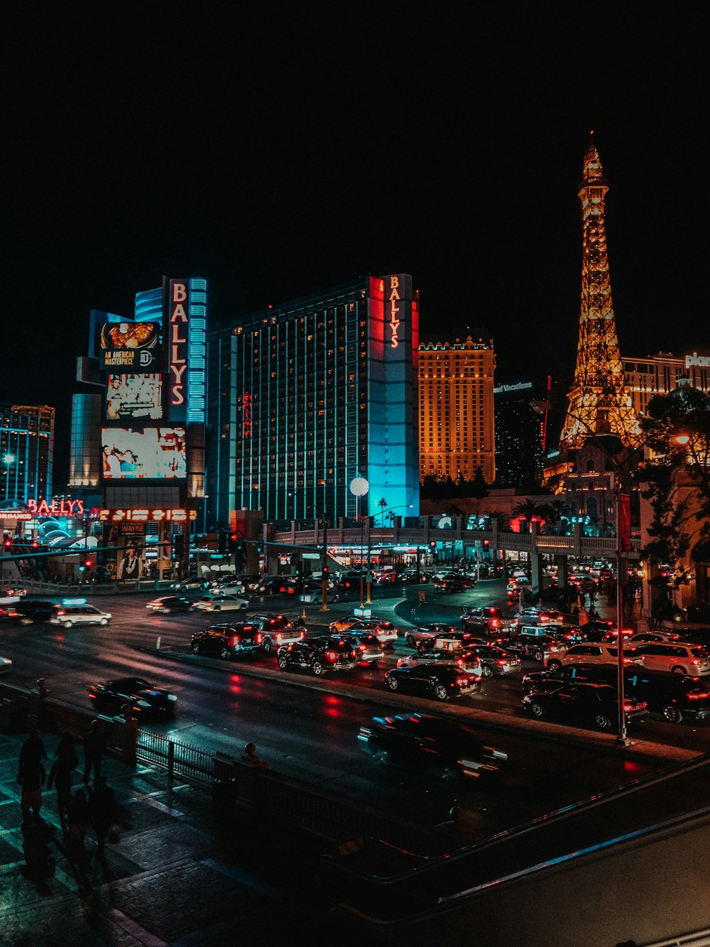 A roller coaster in the middle of a city photo – Free Las vegas strip Image  on Unsplash