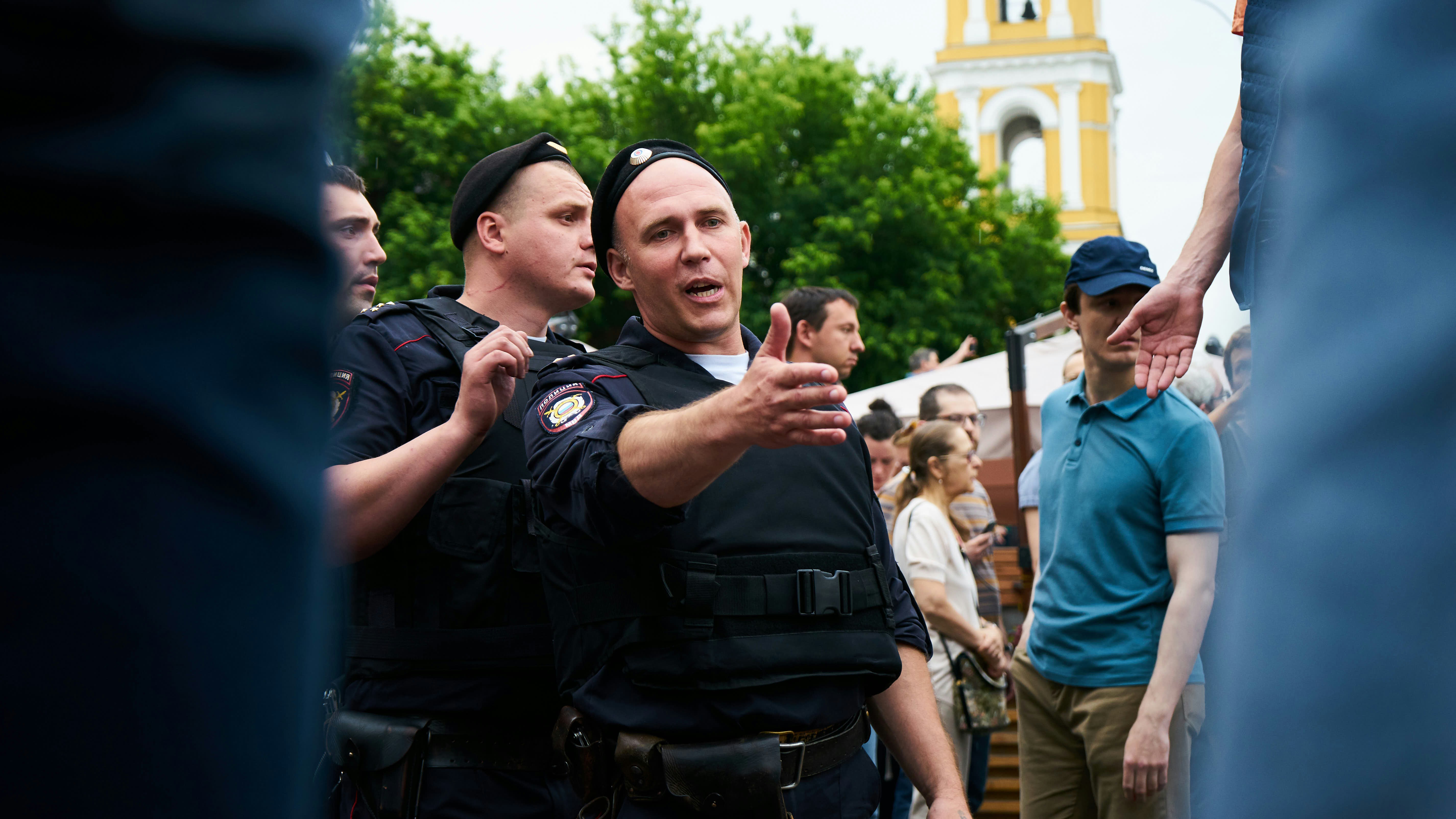 Photo 1614982488307 Be3eade4aa15?ixid=M3w1ODkyNzF8MHwxfHNlYXJjaHwxMHx8cGVhY2VmdWwlMjBwcm90ZXN0fGVufDB8MHx8fDE3NjQ3NzAzNzh8MA&ixlib=rb 4.1