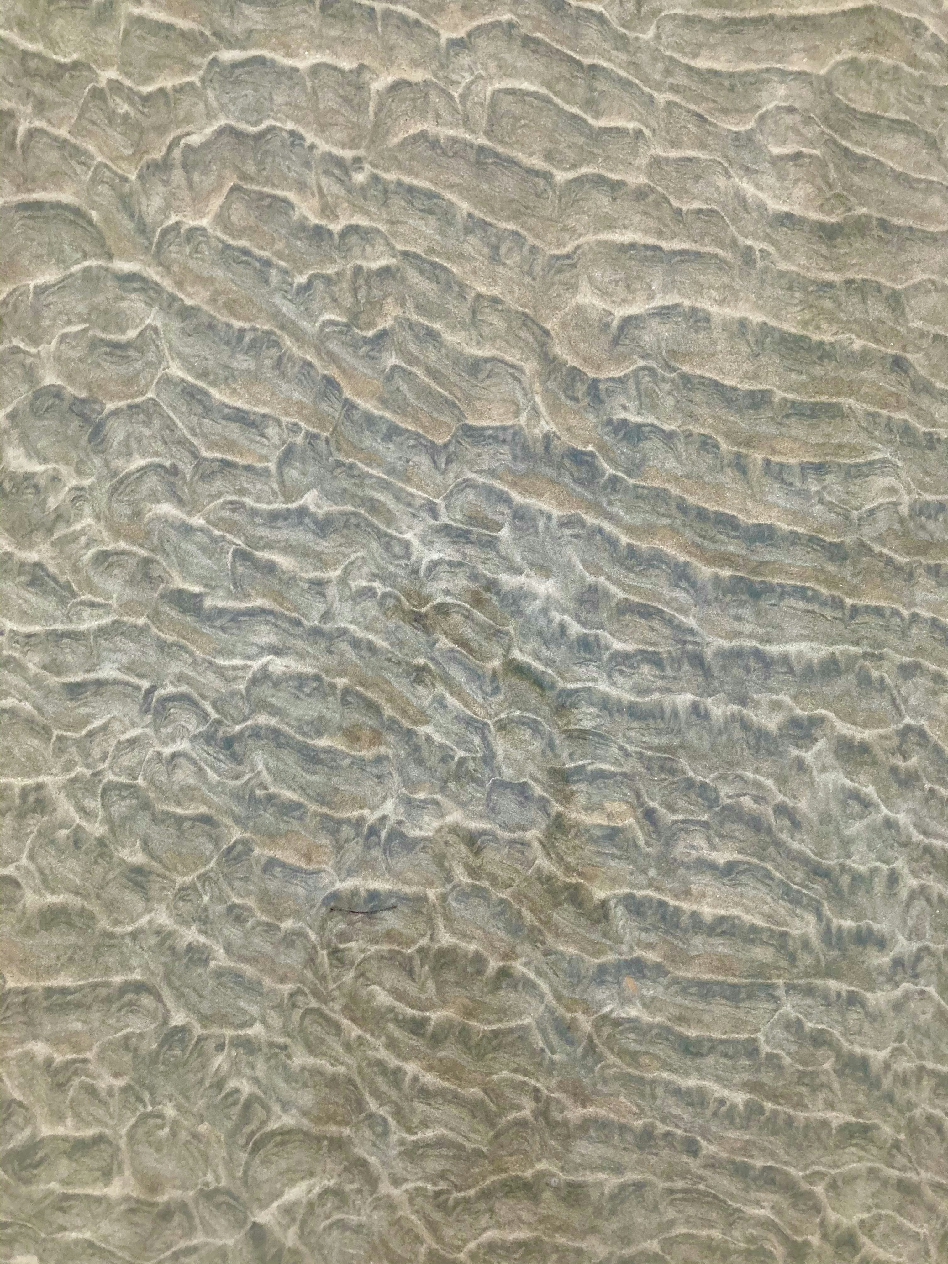 Textil floral gris y blanco