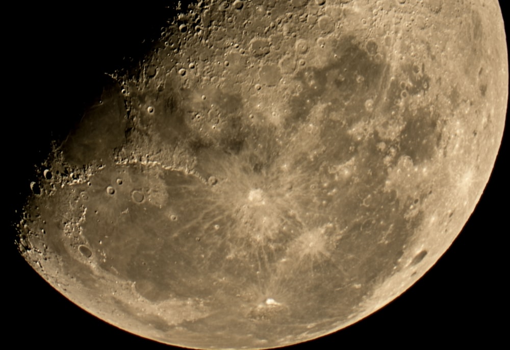 close up photo of moon
